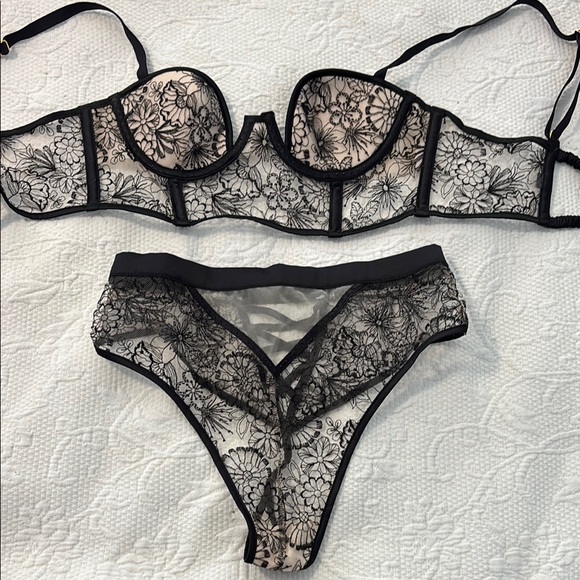 Victoria's Secret Other - Elegant Black Lace Lingerie Set